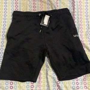 boohoo man 5 inch seam shorts. Black